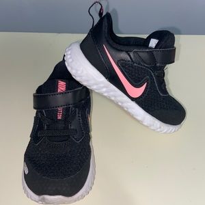 Nike revolution Toddler